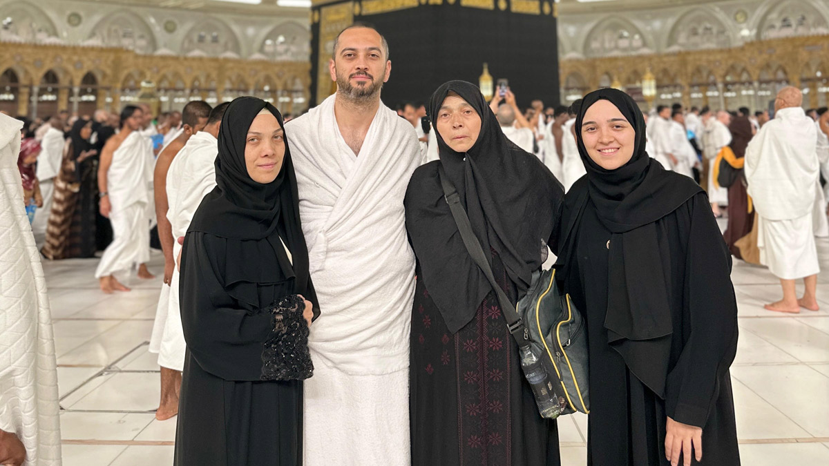 Kabe'de seccadeye basma iddiası sonrası gözaltı: Umre için gittiler, 8 aydır dönemiyorlar