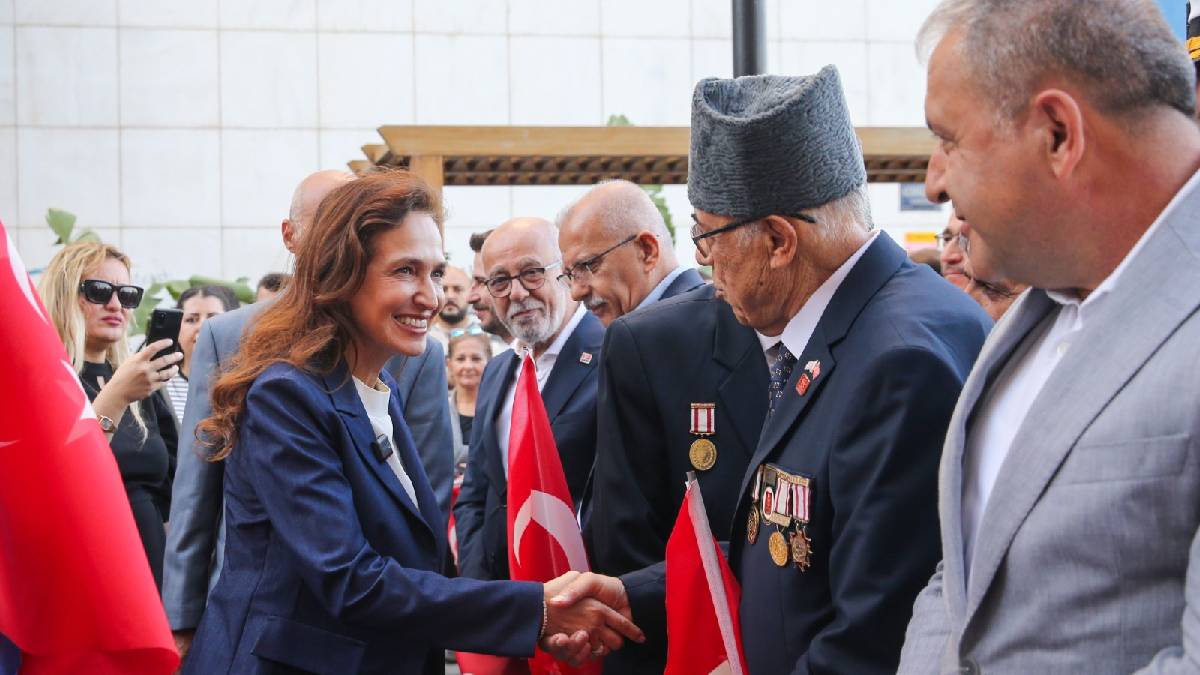 Karşıyaka’da gazilere saygı yürüyüşü