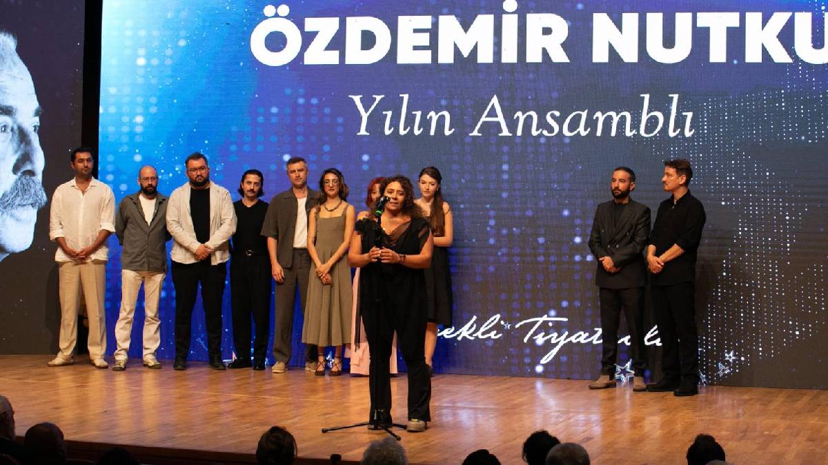 İzBBŞT, Özdemir Nutku Tiyatro Ödülleri’nden dört ödülle döndü
