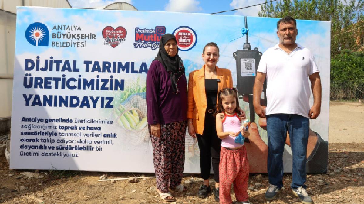 Başkan Vekili Özdemir sensör kurulan seraları ziyaret etti