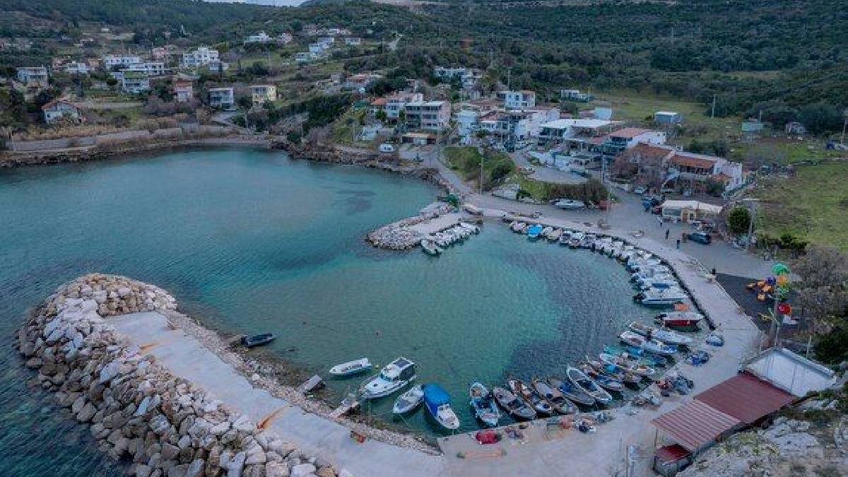 Kitabını ve termosunu alan buraya koşuyor! İzmir’de sessizliğin sahibi balıkçı kasabası