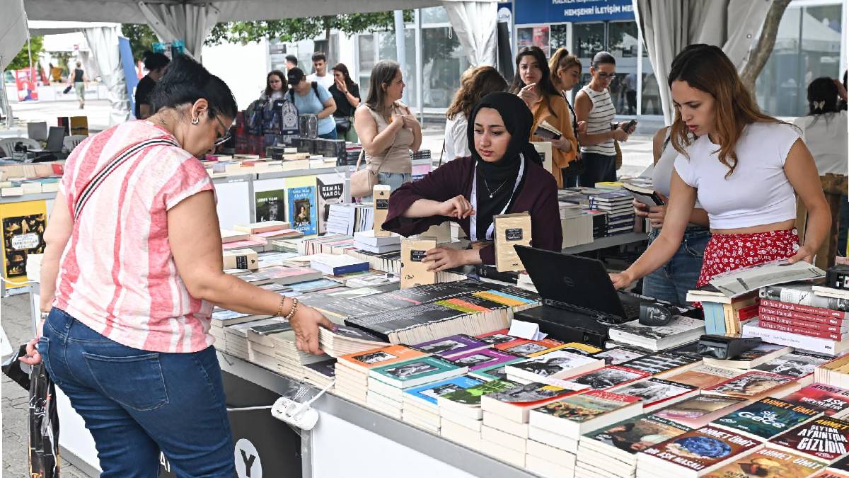 Kültürpark’ta İZKİTAP günleri