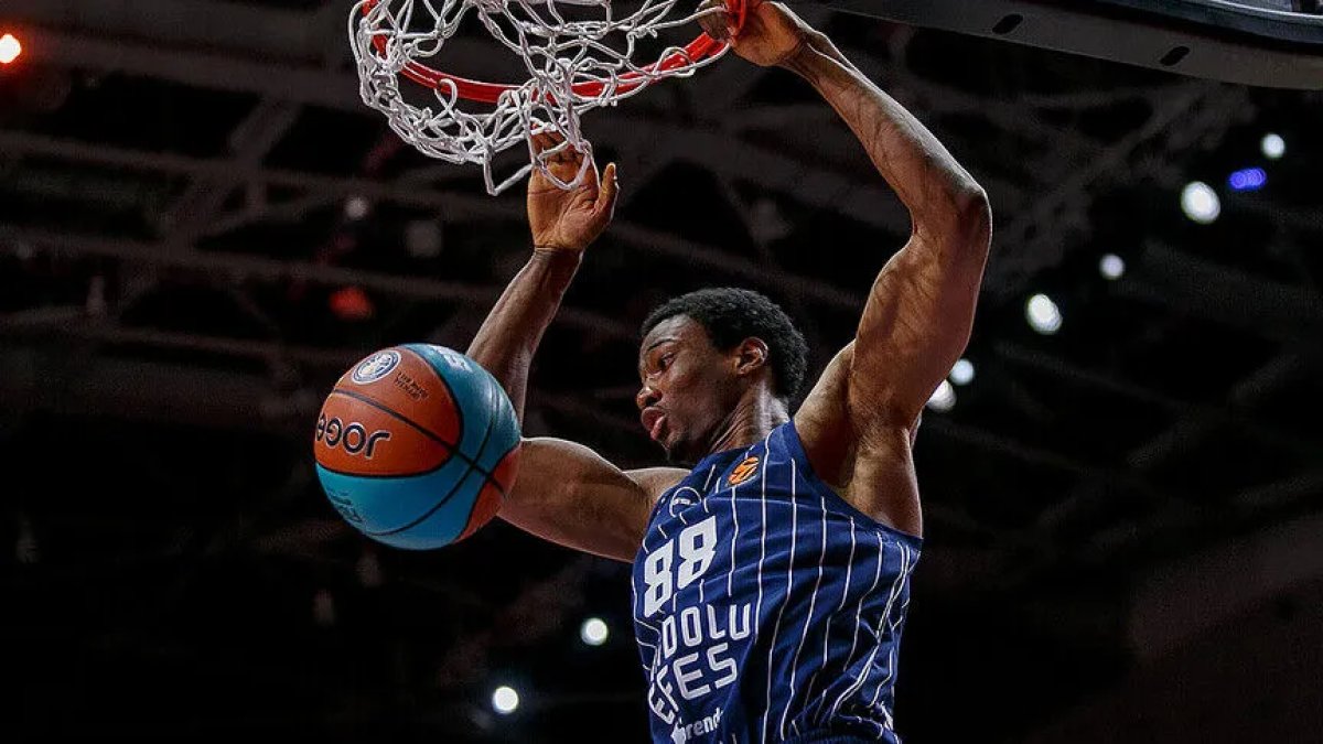 Anadolu Efes Barcelona deplasmanında