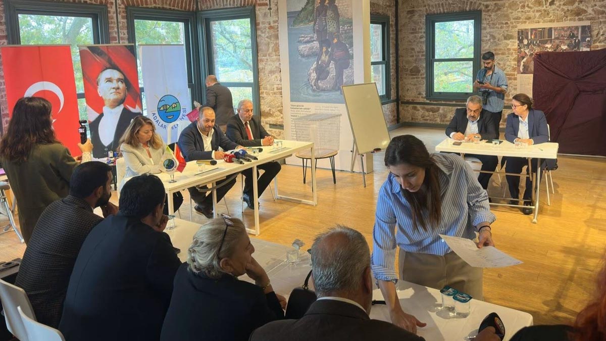 Adalar Belediyesi de AK Parti’ye geçti: 2 üyeli gruptan 5 oy çıktı