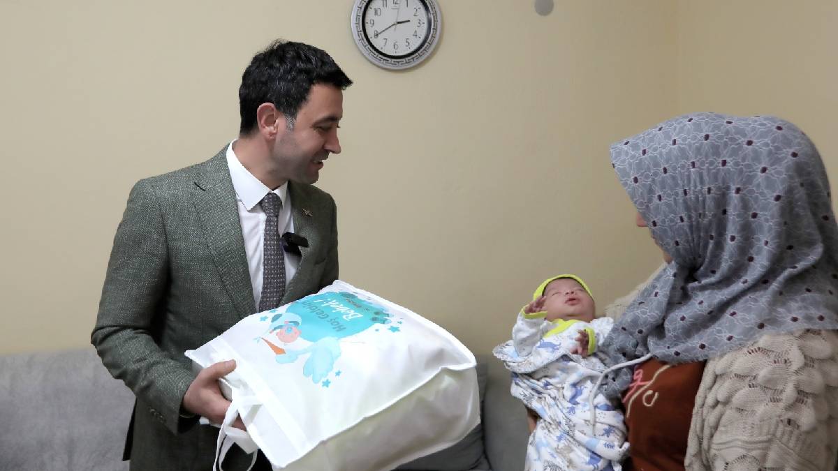 Bayraklı’da sosyal destek seferberliği: Binlerce haneye ulaşıldı