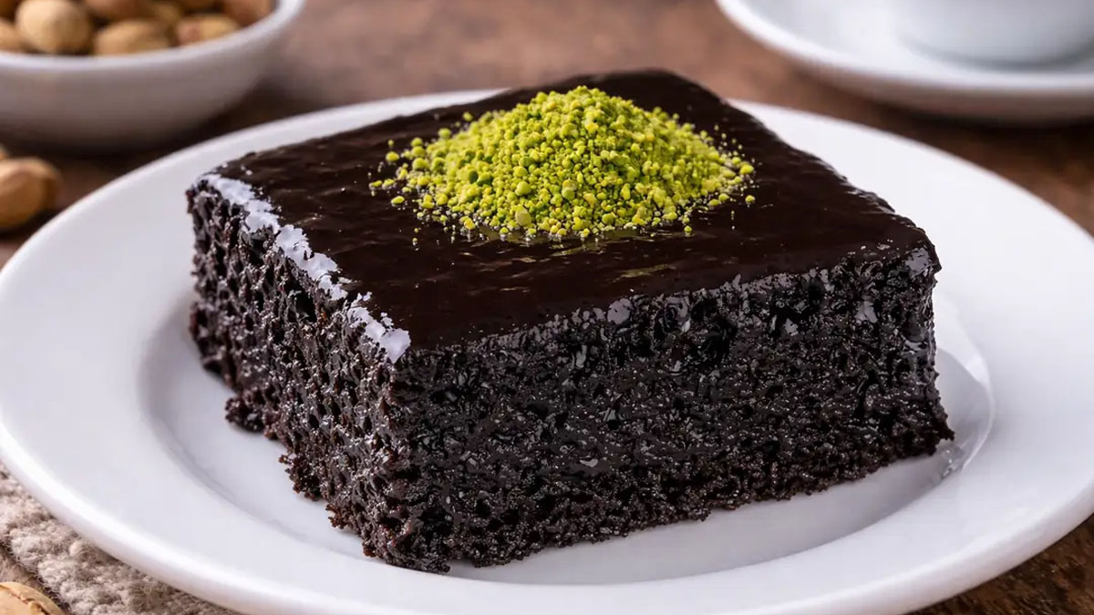 Çikolataya doyuran efsane lezzet: Pastaneleri aratmayan bol soslu ıslak kek tarifi!