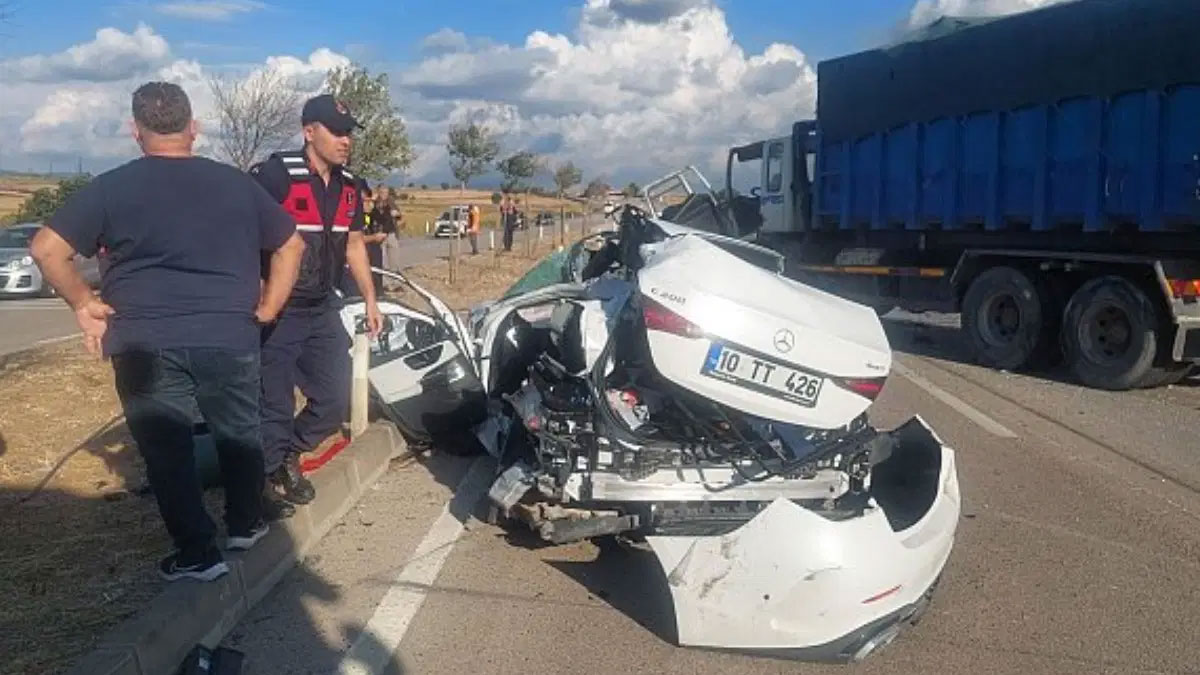 Balıkesir’de feci kaza: Anne, 3 yaşındaki kızı ve doğmamış bebeği öldü