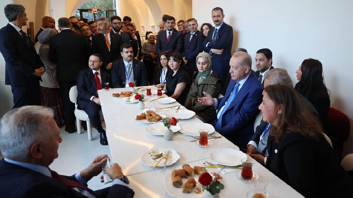 Erdoğan New York’ta kafeye uğradı: Vatandaşlarla çay içip sohbet etti