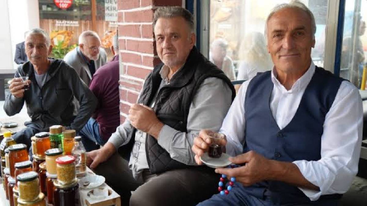 Lezzetli ve bayatlamayan çayın sırrı Samsun'dan! Yavaş yavaş uyguluyor, 45 dakika bekletiyorlar