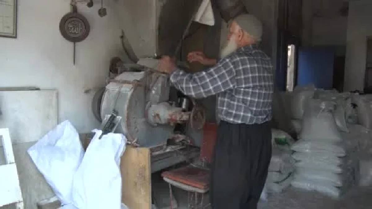 Yarım asırdır değirmen başında çalışıyor! 84 yaşında mesleğini yaşatmaya çalışıyor