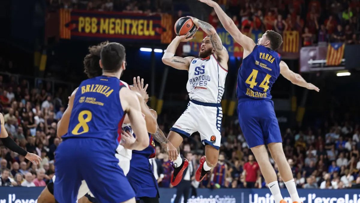 Anadolu Efes, EuroLeague açılışında Barcelona'ya kaybetti