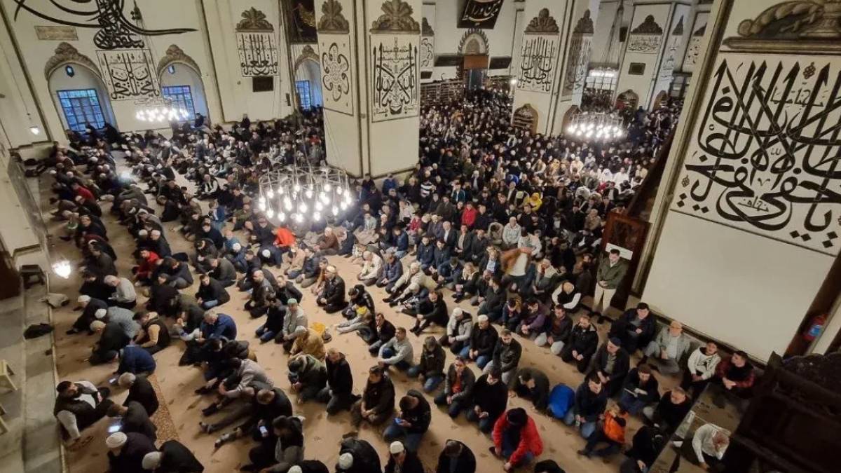 Cuma hutbesinde sosyal medya uyarısı: “Doğruluğuna ve mahremiyetine özen gösterin”