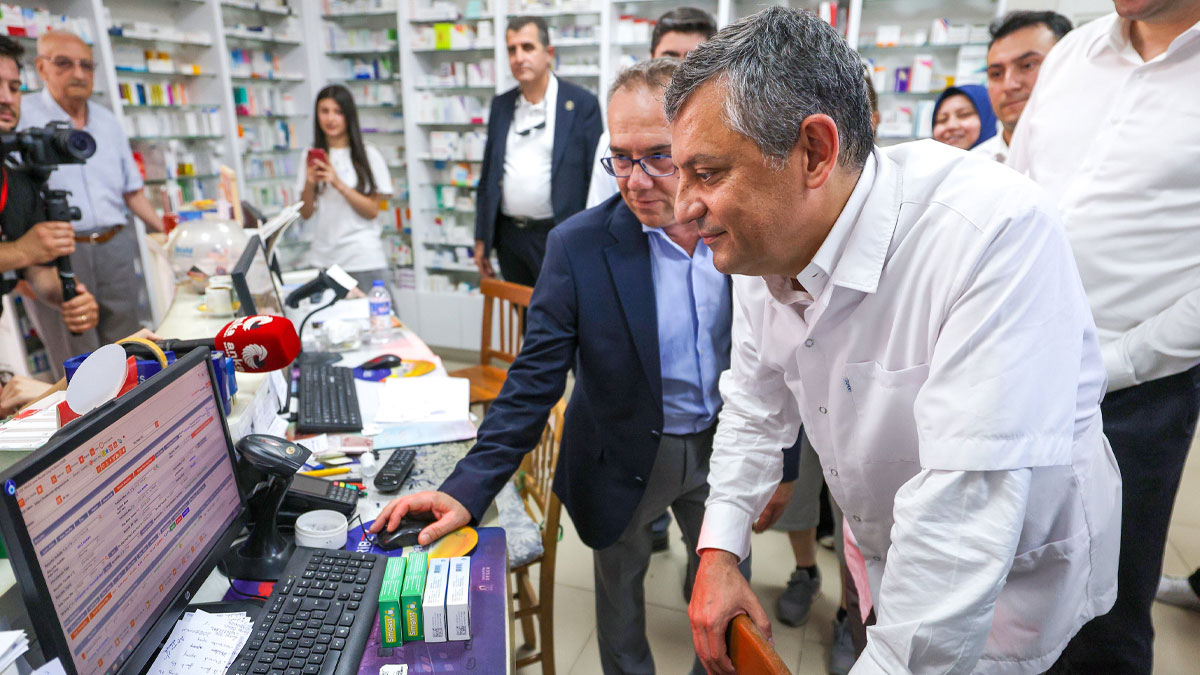 Özgür Özel’den Dünya Eczacılar Günü mesajı: “Bugün de aynı gururu taşıyorum”