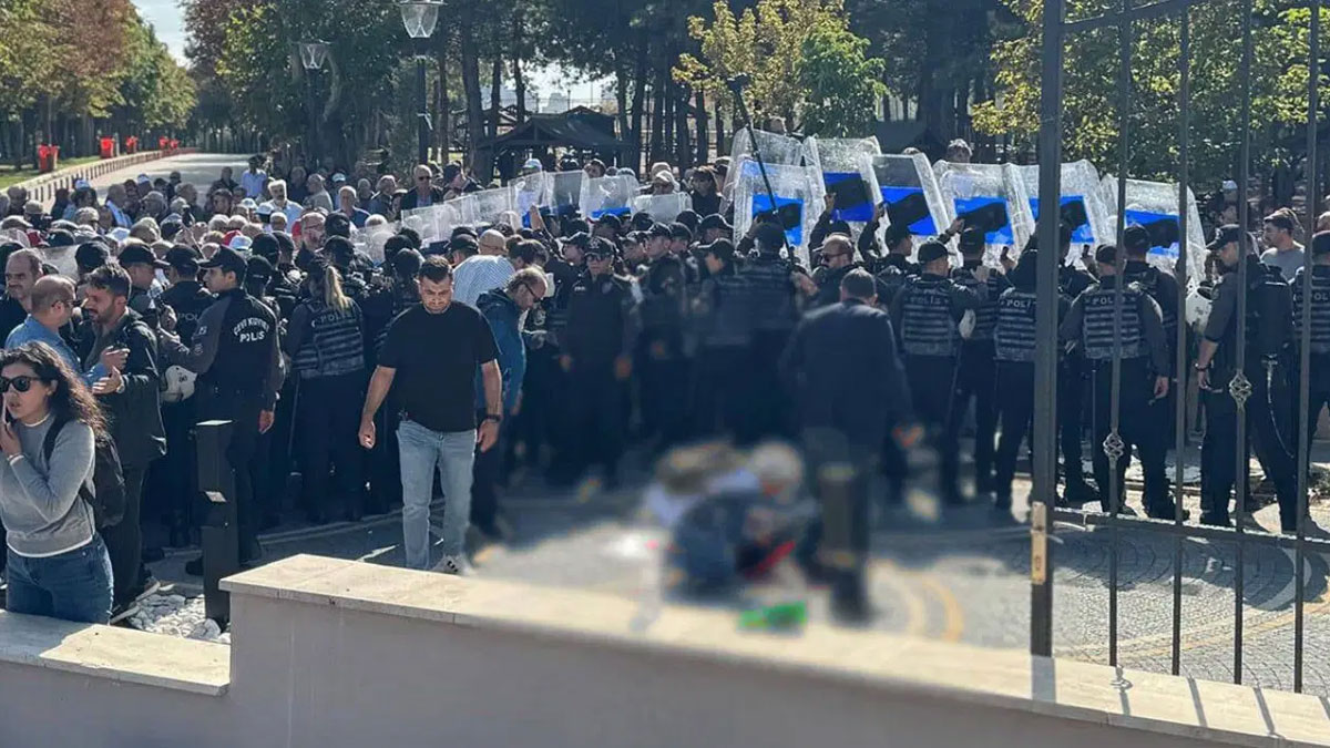 Emeklilerin AYM önündeki eyleminde kendini vurdu: Emekli polis memuru hastaneye kaldırıldı