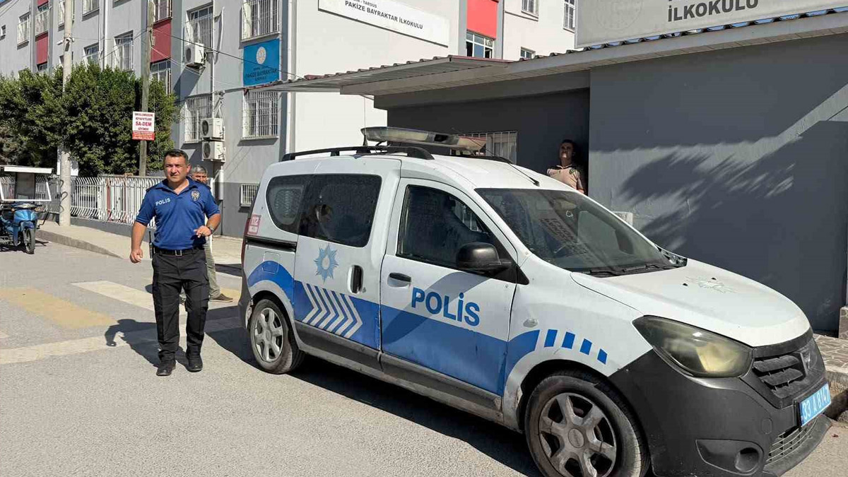 İstiklal Marşı sırasında öğretmen fark etti: 7 yaşındaki öğrencinin çantasından tabanca çıktı