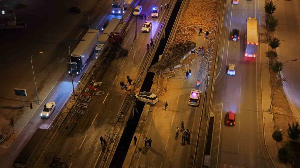 Afyonkarahisar'da tır ile otomobiller çarpıştı: 1 ölü, 7 yaralı