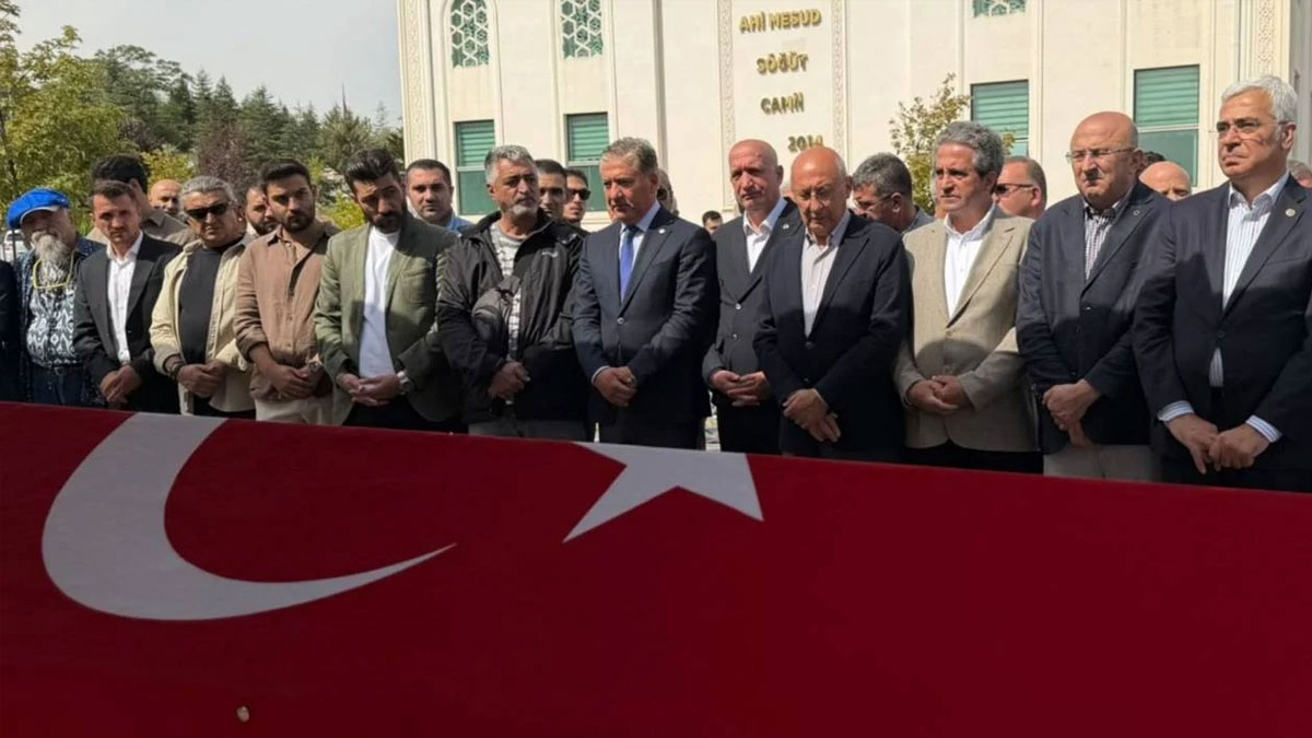 AYM önündeki eylemde yaşamına son vermişti: Emekli polis Ali Şekeroğlu son yolculuğuna uğurlandı