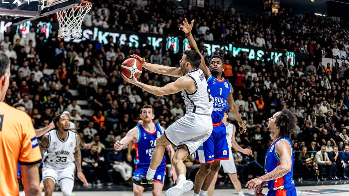 Basketbol Süper Ligi'nde dev derbi: Anadolu Efes'in konuğu Beşiktaş