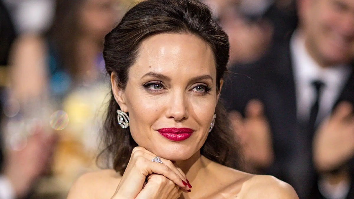 Angelina Jolie Los Angeles'a veda etti: Tarihi malikane dudak uçuklatan fiyata satıldı!