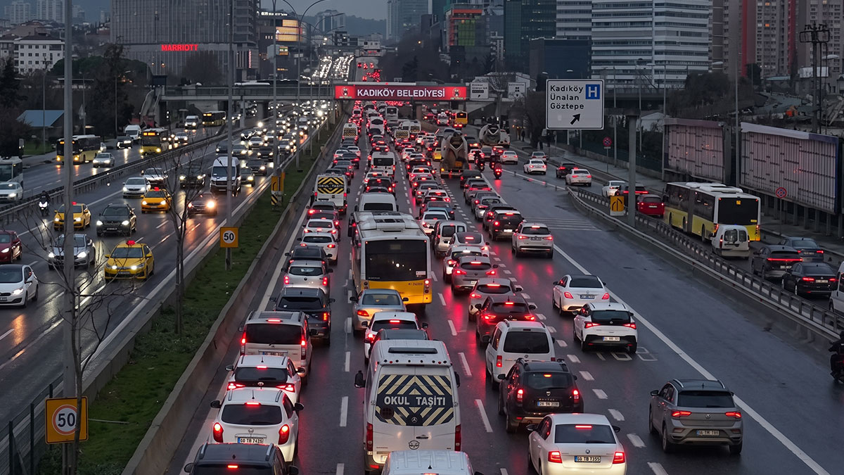 İstanbul'un araç parklanması sorununun çözümü için Esenler'in yüz ölçümü kadar yeni alan gerekiyor