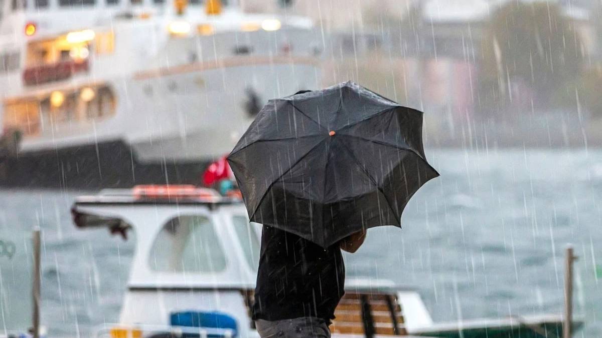 İstanbul'da Yağış Akşam Kuvvetlenecek: 14 İl için Sarı Kodlu Meteorolojik Uyarı