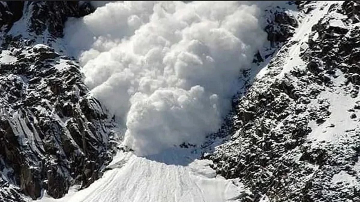Nepal’de çığ düştü: 10 kişi kayboldu