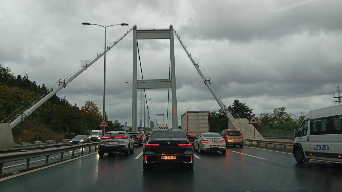 İstanbul'da haftanın ilk iş gününde trafik yoğunluğu yüzde 62'ye ulaştı