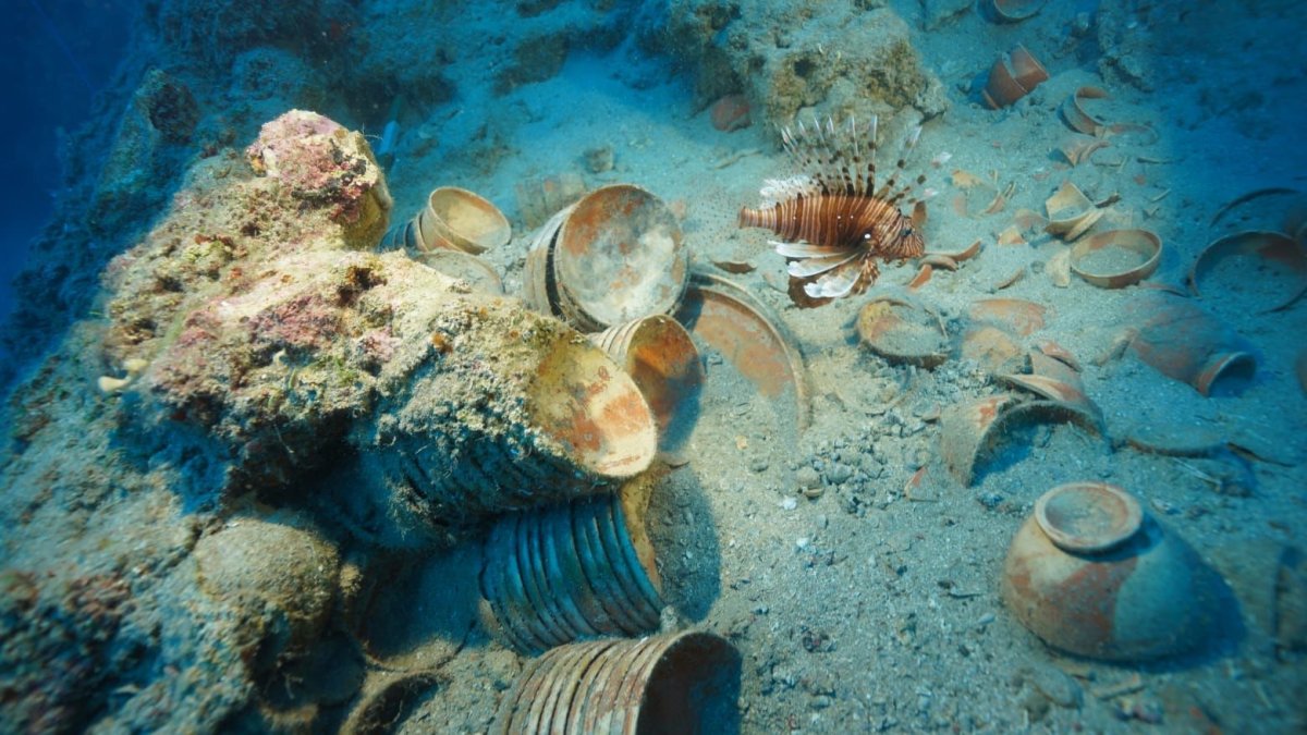 Antalya sahilinde 2.100 yıllık hazine: Dalgıçlar gözlerine inanamadı