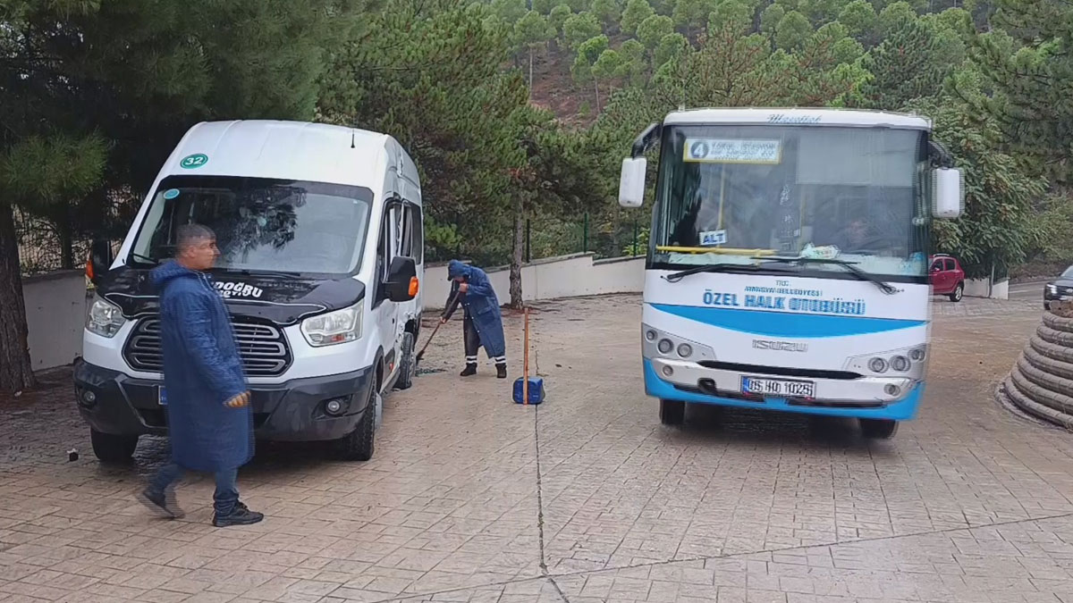 Amasya’da halk otobüsü ile öğrenci servisi çarpıştı: 4 yaralı