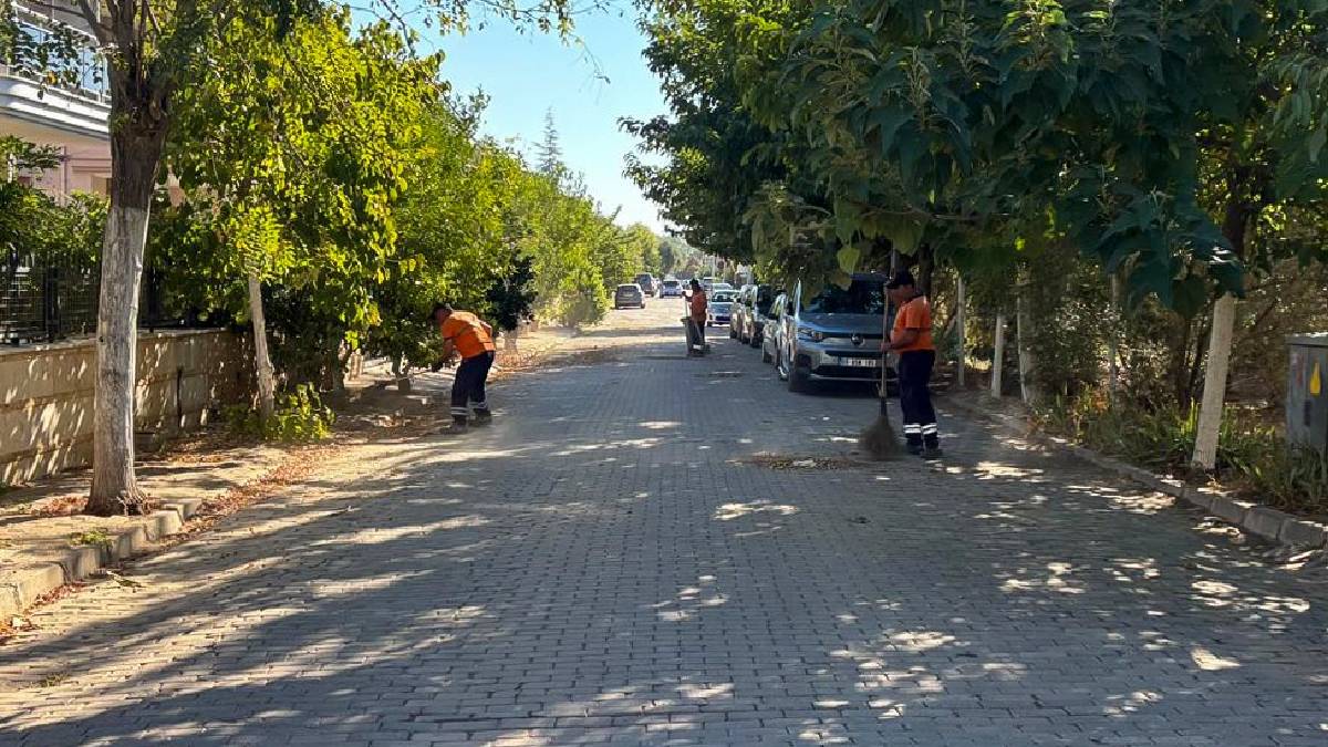 Efeler’de temizlik mesaisi hız kesmeden sürüyor