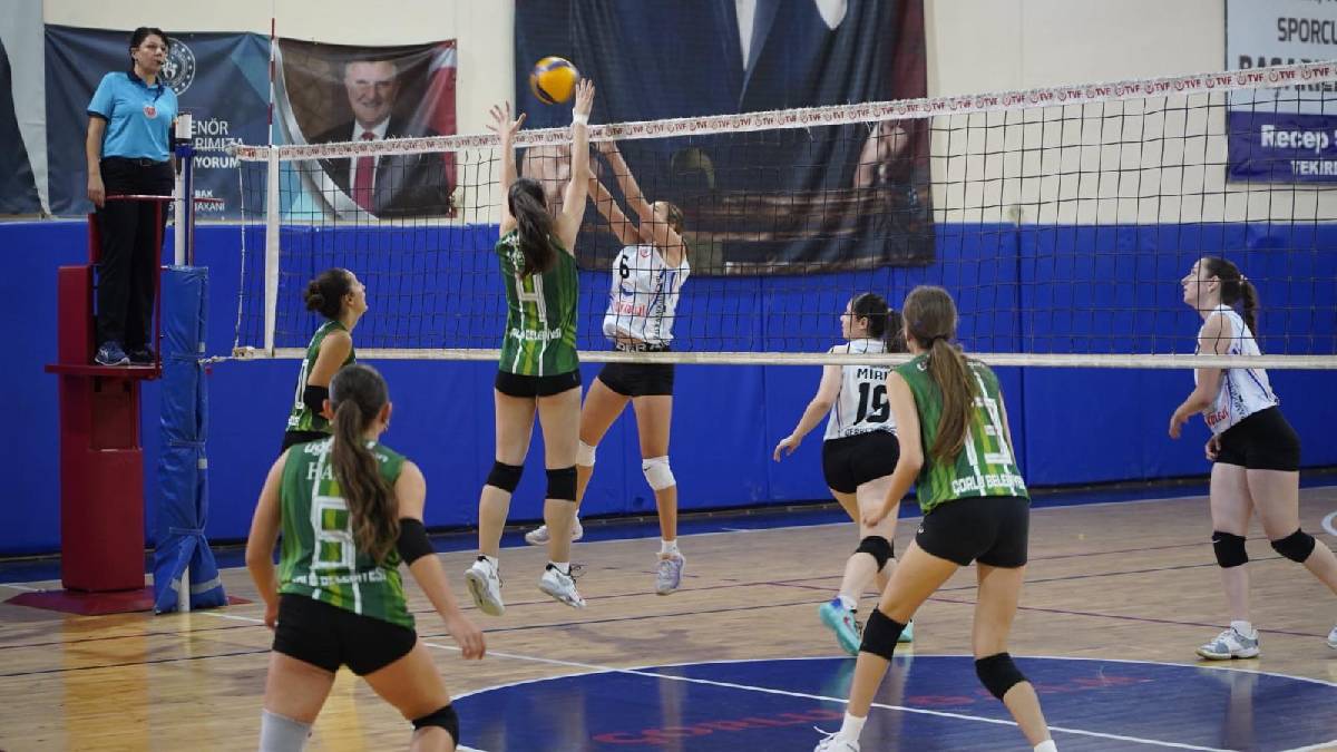 ÇBSK Voleybol Takımı sezona galibiyetle başladı