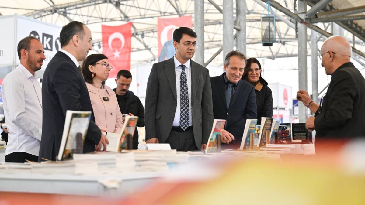 Halkın yoğun ilgisiyle devam eden 2. Uşak Kitap Fuarı 4 Ekim’e kadar sürecek