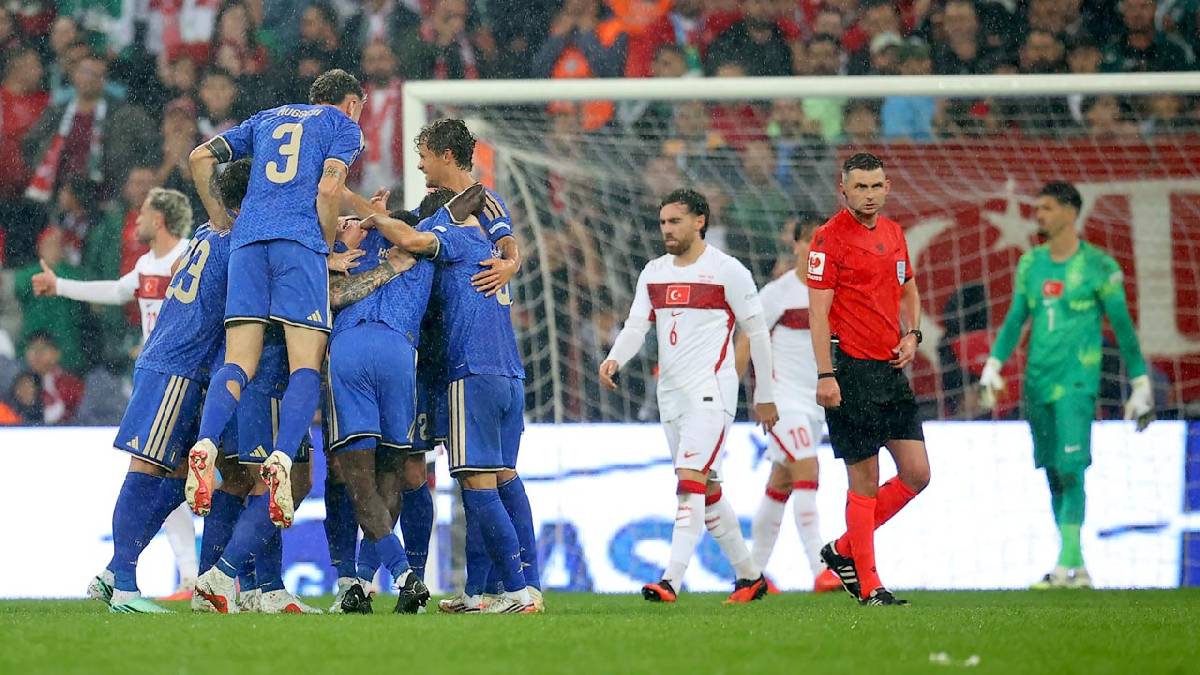 A Milli Takım ilk yarıda dağıldı: Bursa’da “Montella istifa” sesleri