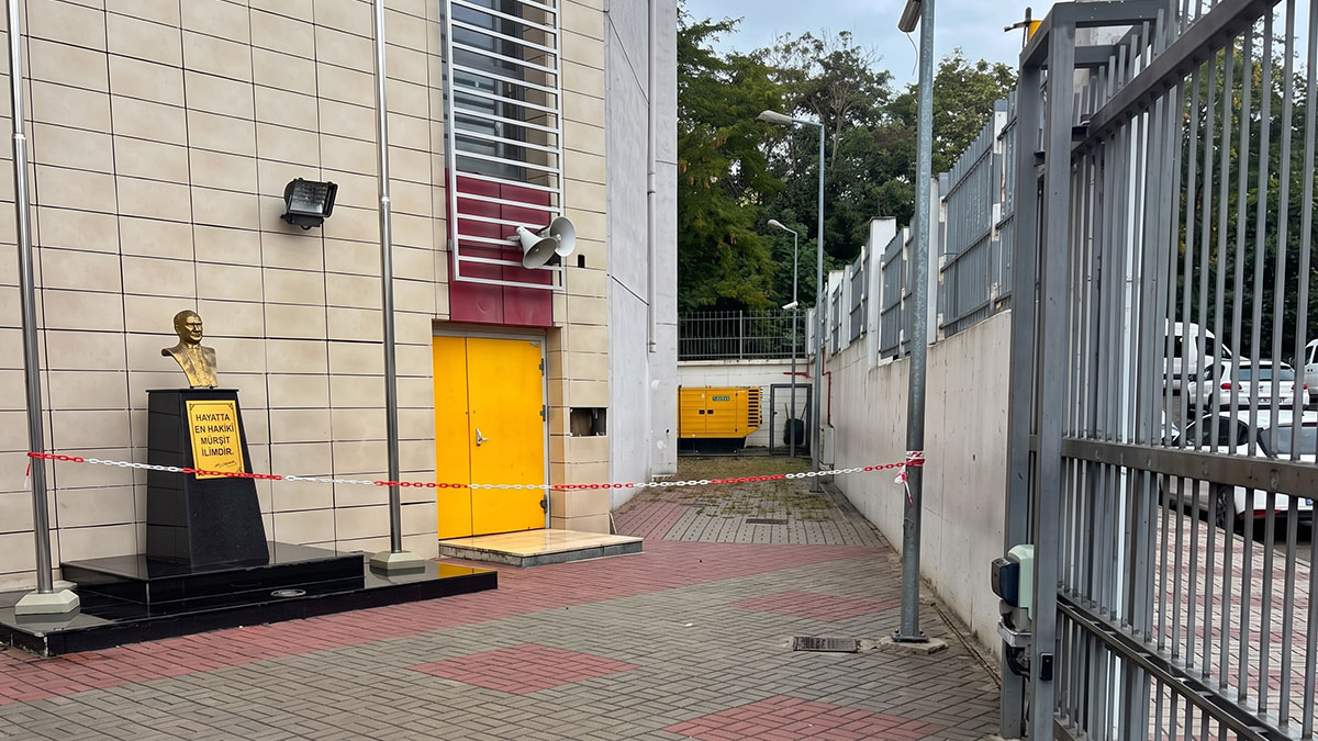 Okulda öğrencilerin teneffüste bahçeye çıkması yasaklandı