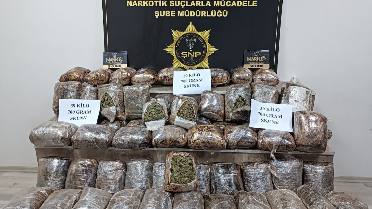 Şanlıurfa'da yolcu otobüsünde 39 kilo 700 gram uyuşturucu ele geçirildi