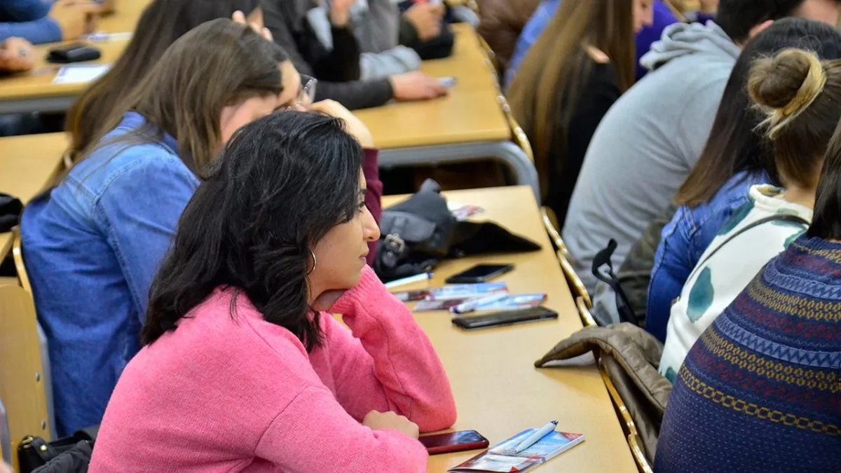 İBB bursu için ikamet şartı var mı? 2026-2027 burs başvuru şartları ve istenen belgeler