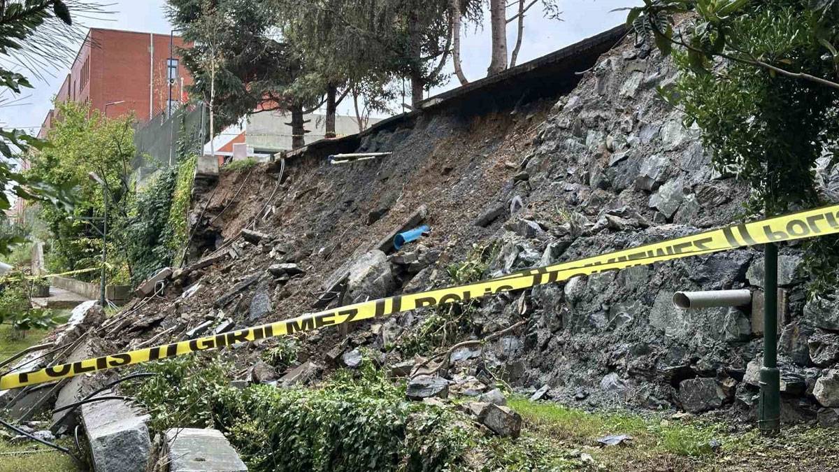 Yoğun yağışın ardından Beşiktaş’ta lisenin istinat duvarı çöktü