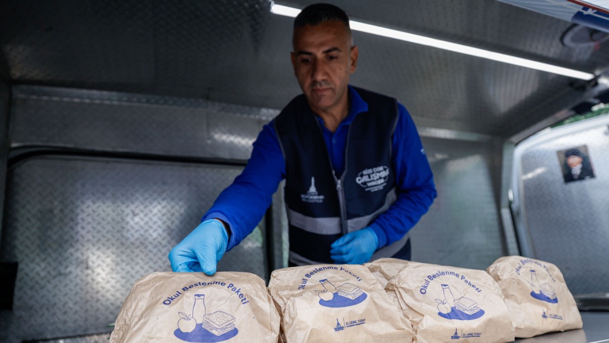 İzmir’de yaklaşık 2 bin öğrenciye beslenme paketi desteği