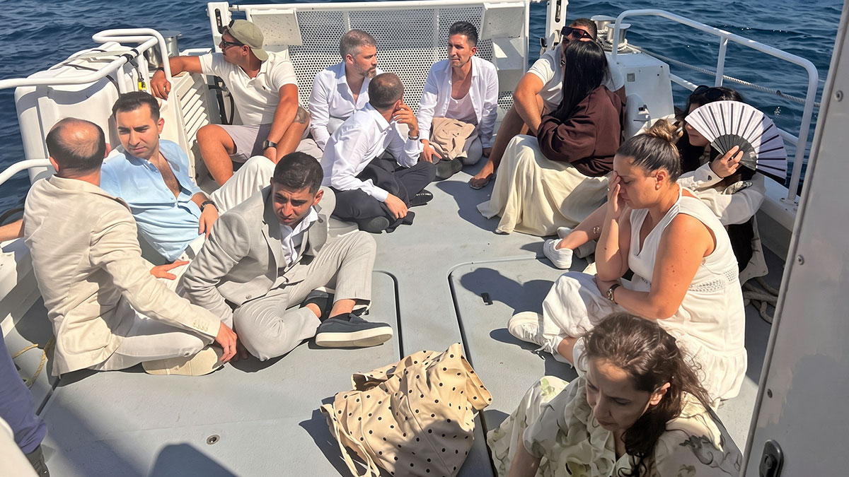 İnsan kaçakçılarından yeni kurnazlık: Göçmenleri Avrupalı zengin turist kılığına soktular