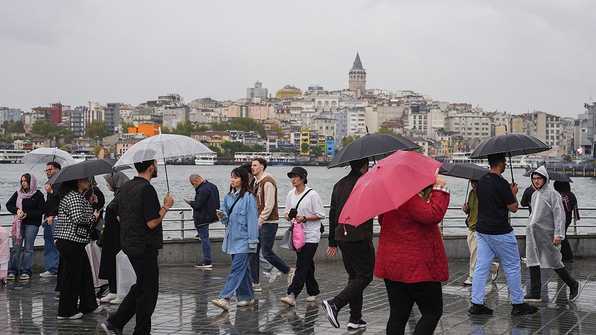 İstanbul'un 3 ilçesi için uyarı: Kuvvetli sağanak ve fırtına etkili olacak