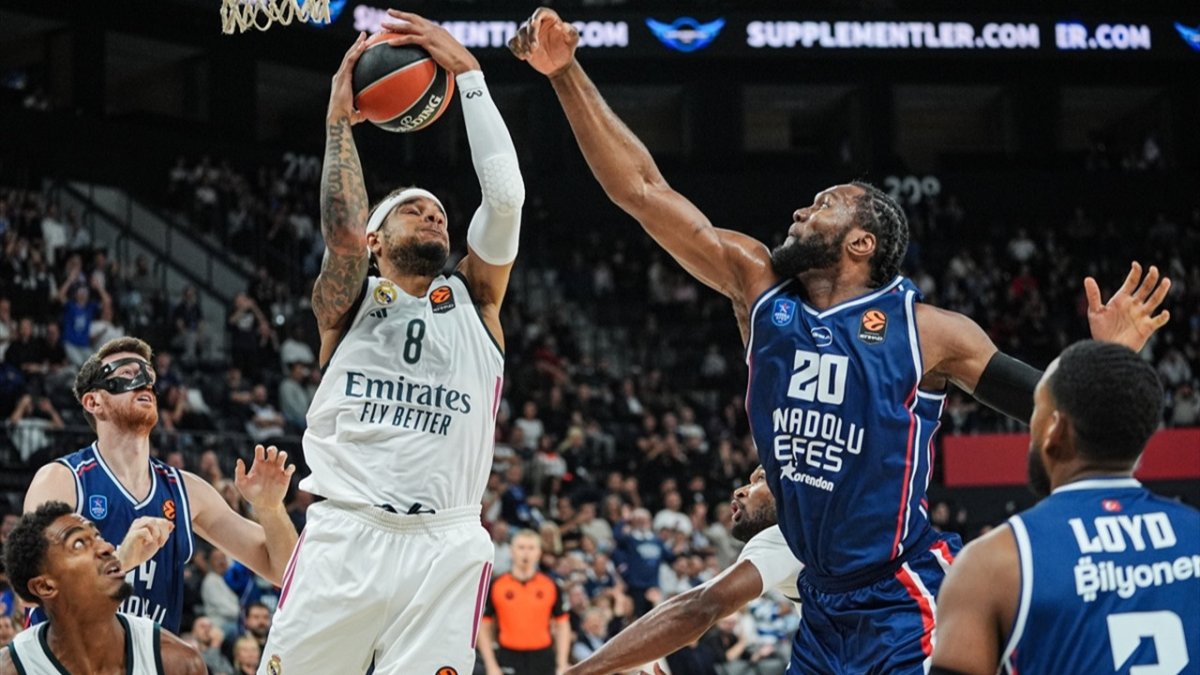 Anadolu Efes’ten EuroLeague'de ilk galibiyet geldi