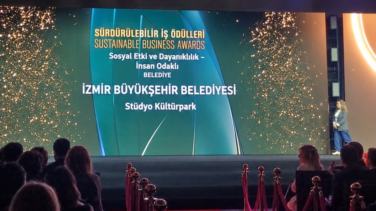 İzmir Büyükşehir Belediyesi’nin gençlik projesine ödül