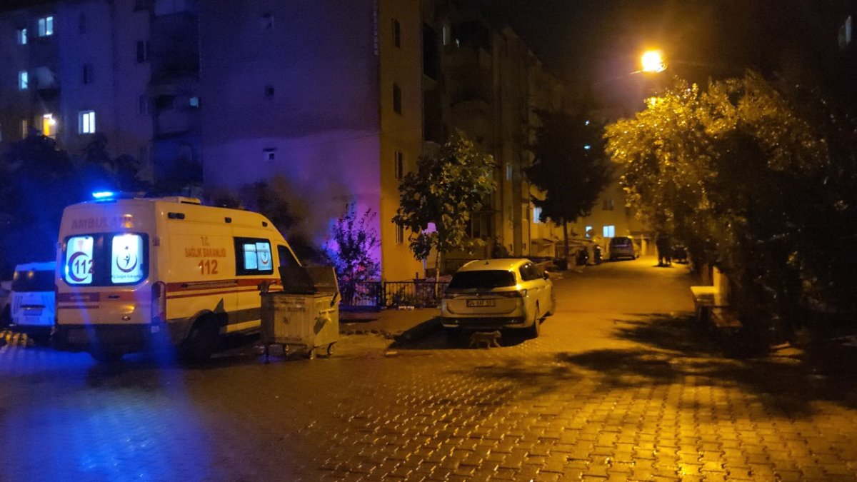 Bursa'da emekli doktor evinde ölü bulundu