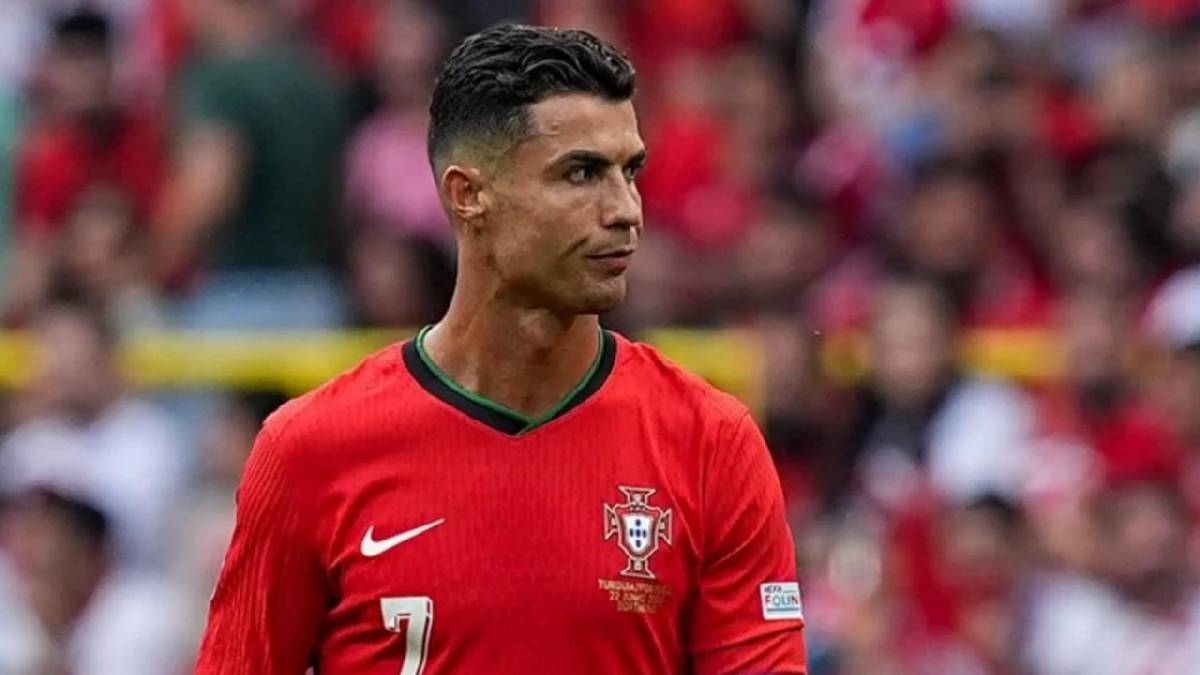 Ronaldo milli takım kampından ayrıldı: Zehir zemberek mesaj paylaştı