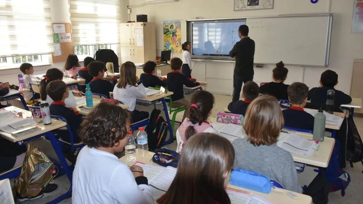 İstanbul'a fırtına ve sağanak uyarısı: 1-2 Ekim okullar tatil mi edilecek?
