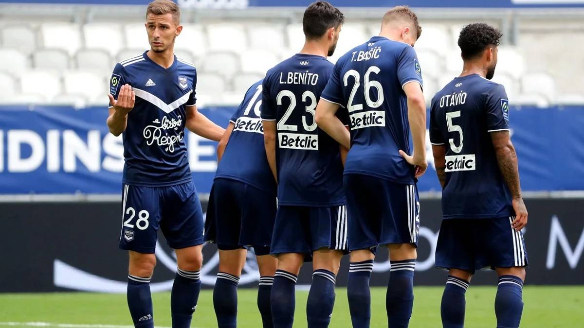 Fransız futbolunun asırlık çınarı Bordeaux 1 avroya satıldı