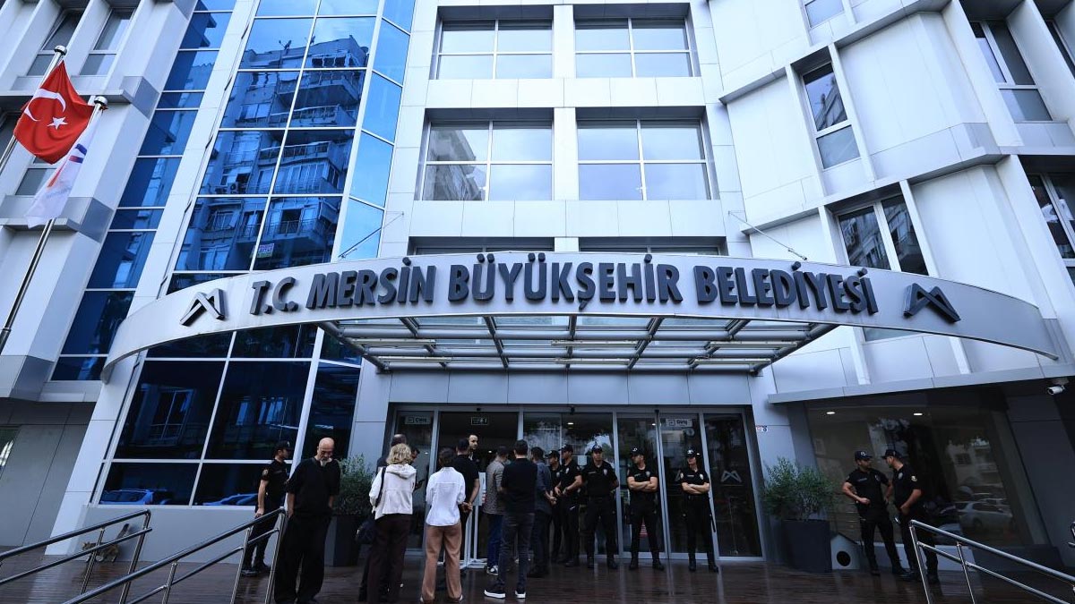 Yeni Parti'den Mersin operasyonuna sert tepki: Amaç fon vurgununu gölgelemek ve yerel demokrasiyi bitirmek
