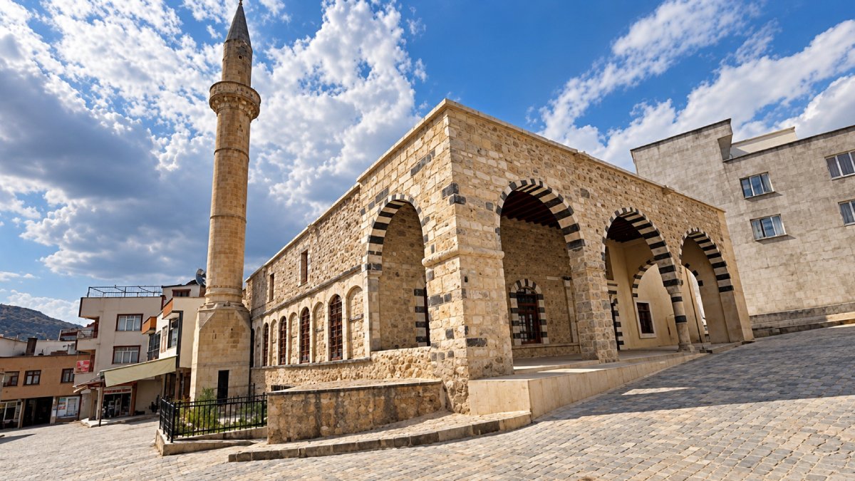 Asırlık 6 cami cuma namazıyla yeniden ibadete açılıyor: Diyarbakır ve Bingöl’de tarih ayağa kalktı
