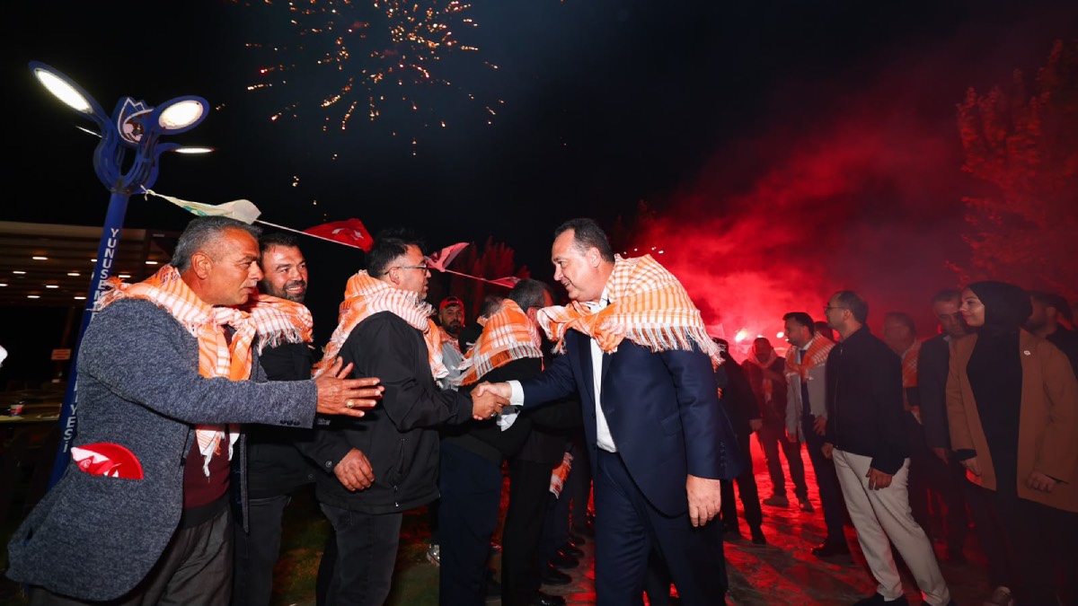 Manisa Büyükşehir Başkanı Dutlulu Yuntdağı’nda muhtarlar ve vatandaşlarla buluştu