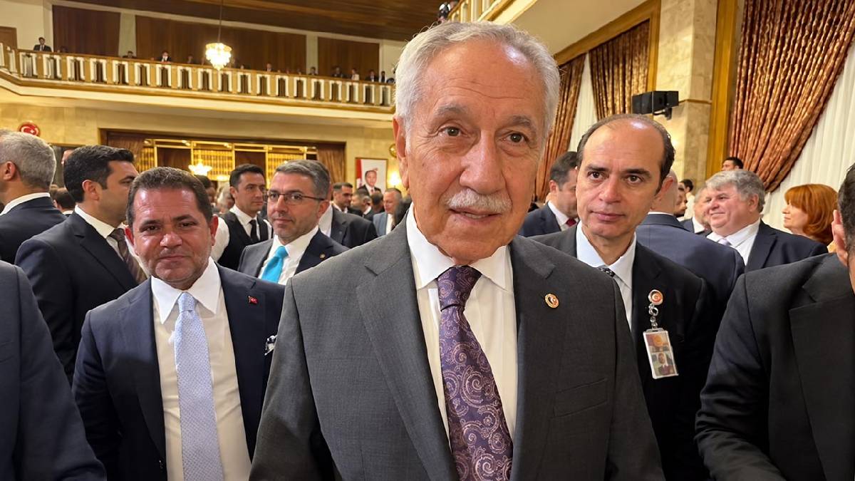 Arınç'tan fon skandalıyla ilgili sert eleştiri: Toplumsal çürüme yaşıyoruz